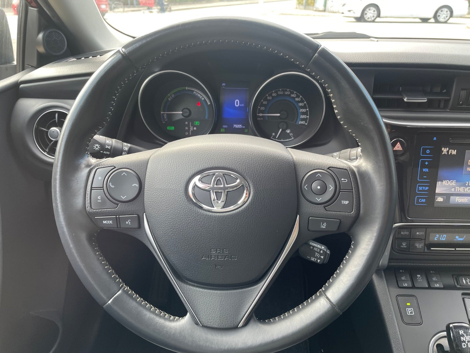 Rød Toyota Auris fra 2018
