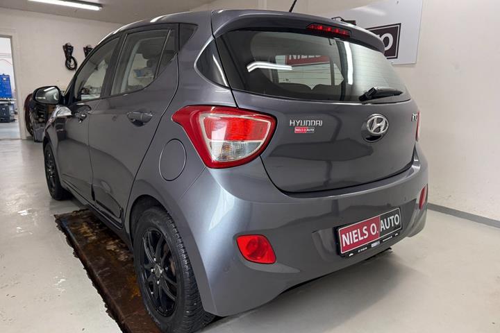 Grå Hyundai i10 fra 2016