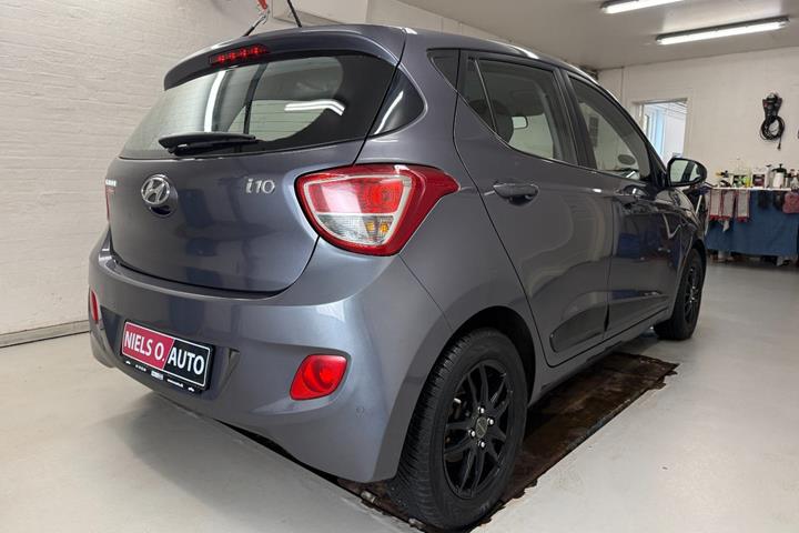 Grå Hyundai i10 fra 2016