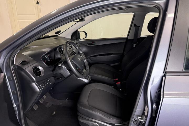 Grå Hyundai i10 fra 2016