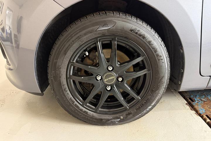 Grå Hyundai i10 fra 2016