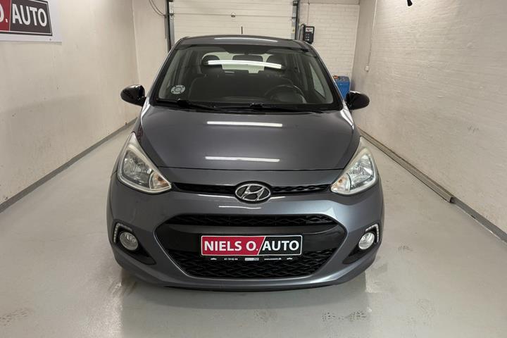 Grå Hyundai i10 fra 2016