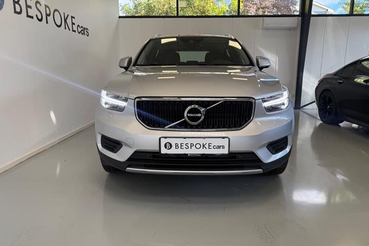 Sølv Volvo XC40 fra 2019