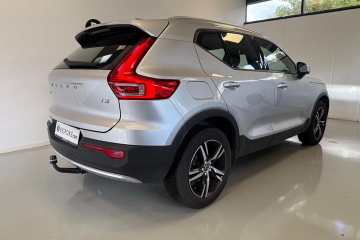 Sølv Volvo XC40 fra 2019