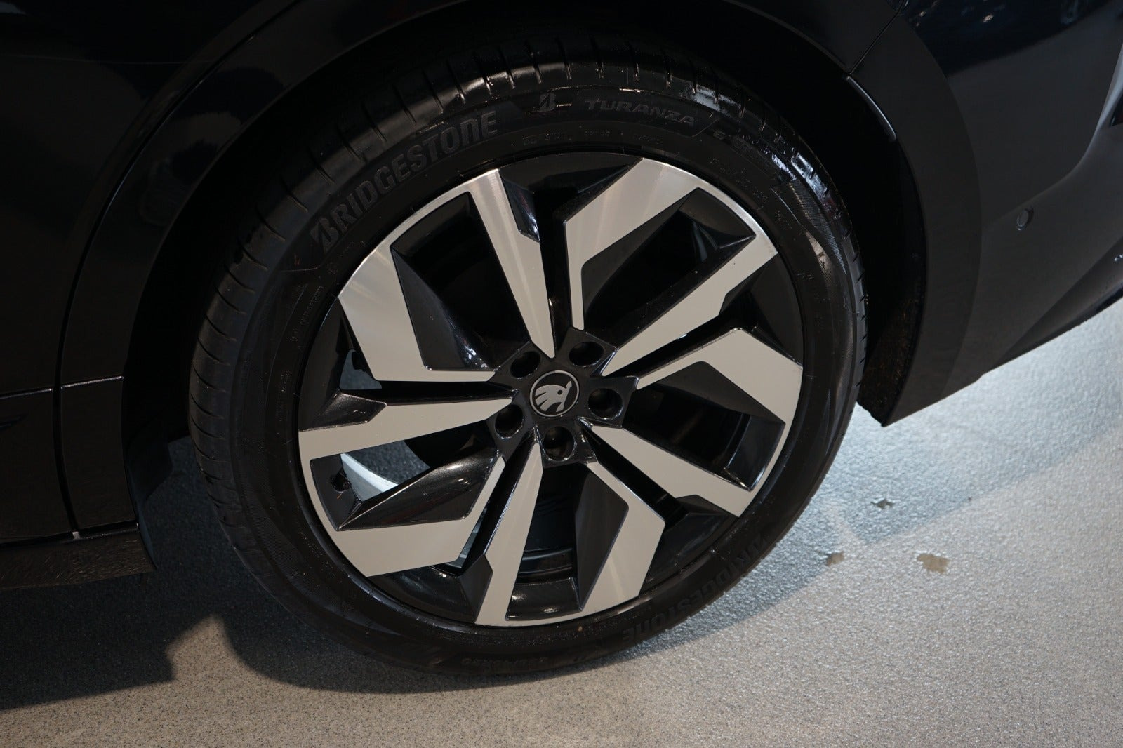 Sort Skoda Enyaq fra 2026