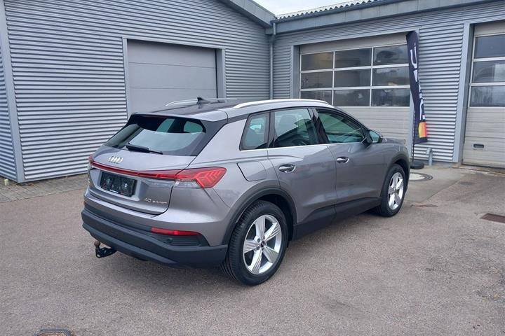 Grå Audi Q4 e-tron fra 2023