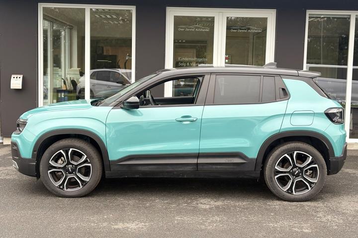 Blå Jeep Avenger fra 2024