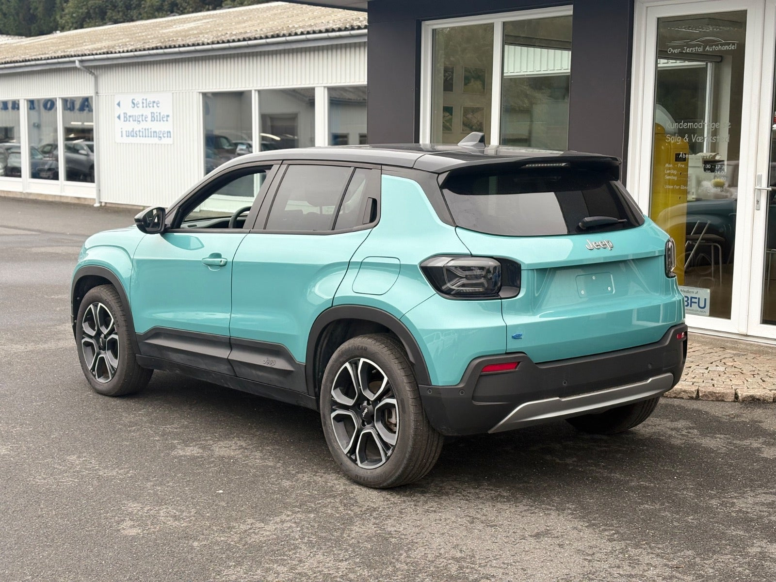 Blå Jeep Avenger fra 2024