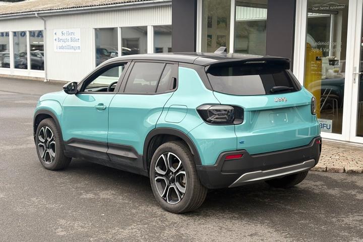 Blå Jeep Avenger fra 2024