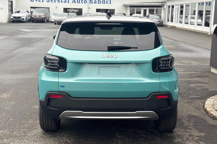 Blå Jeep Avenger fra 2024