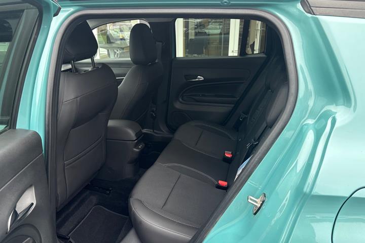 Blå Jeep Avenger fra 2024