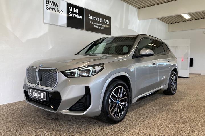 Sølv BMW iX1 fra 2025