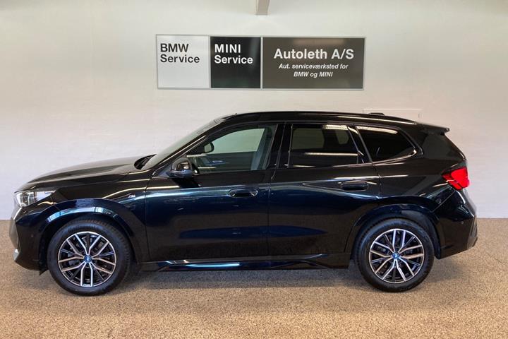 Sort BMW iX1 fra 2025