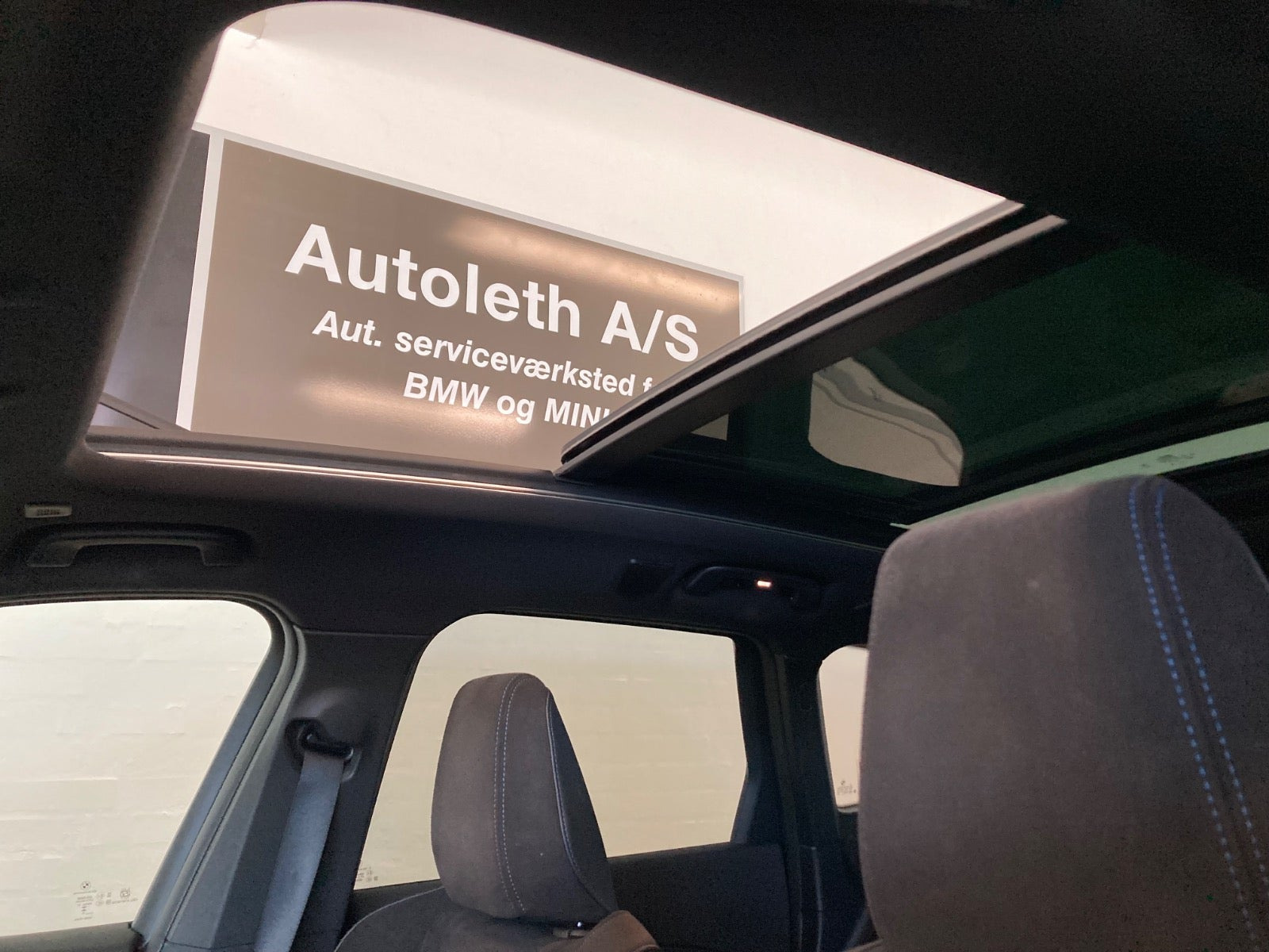 Sort BMW iX1 fra 2025