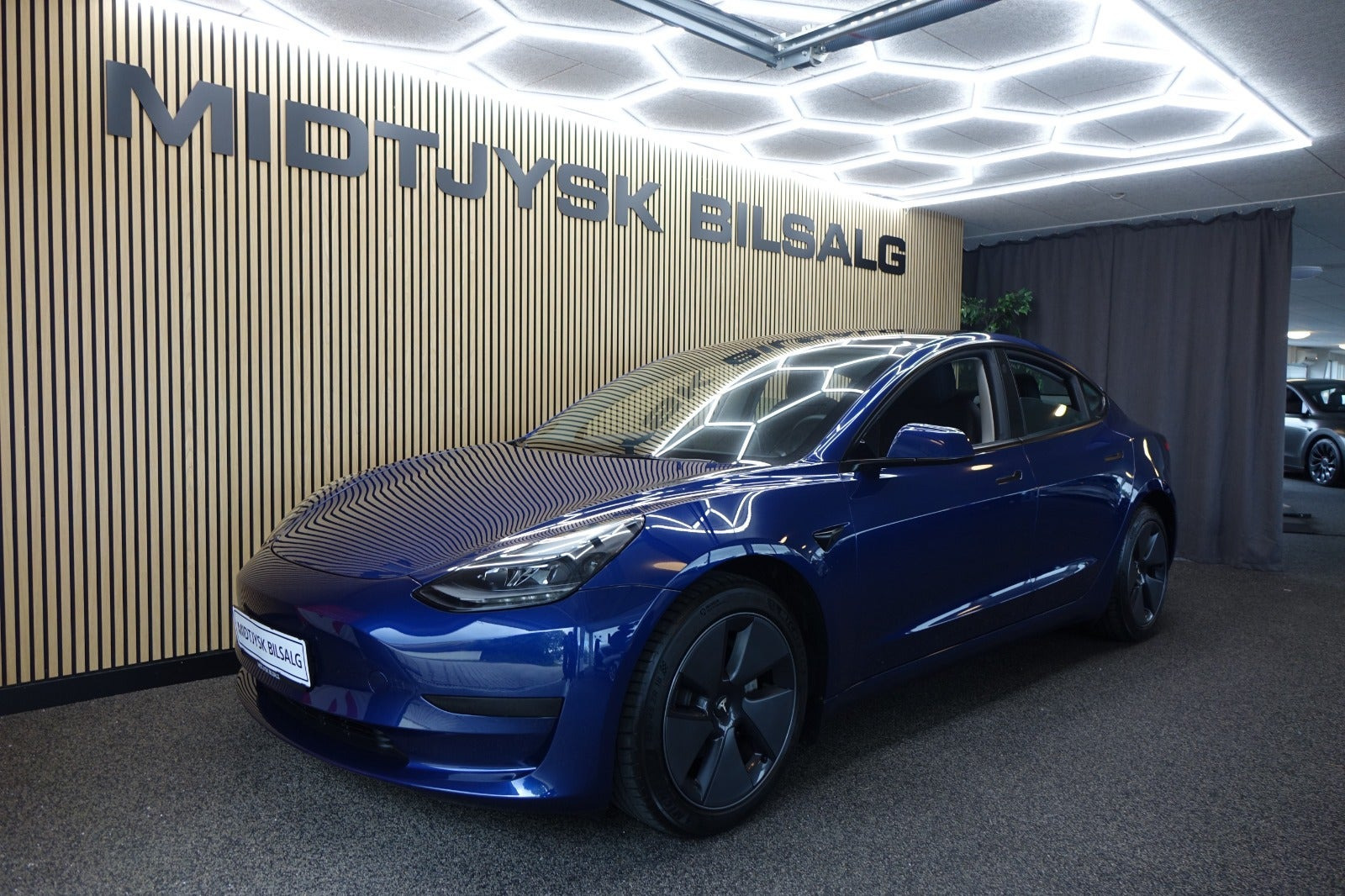 Tesla Model 3 RWD