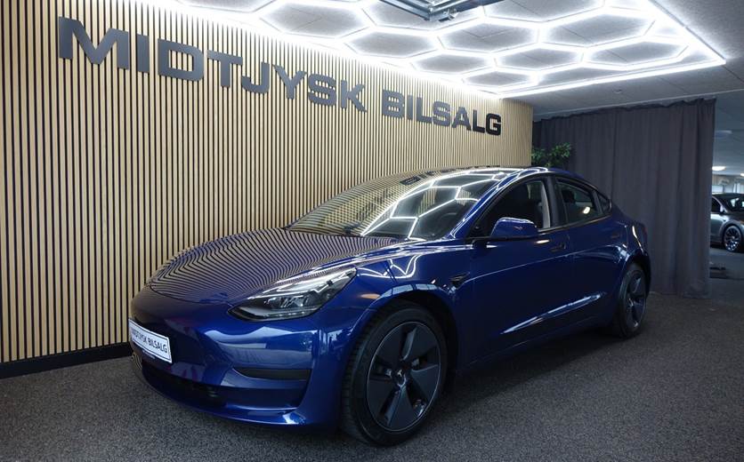 Tesla Model 3 RWD
