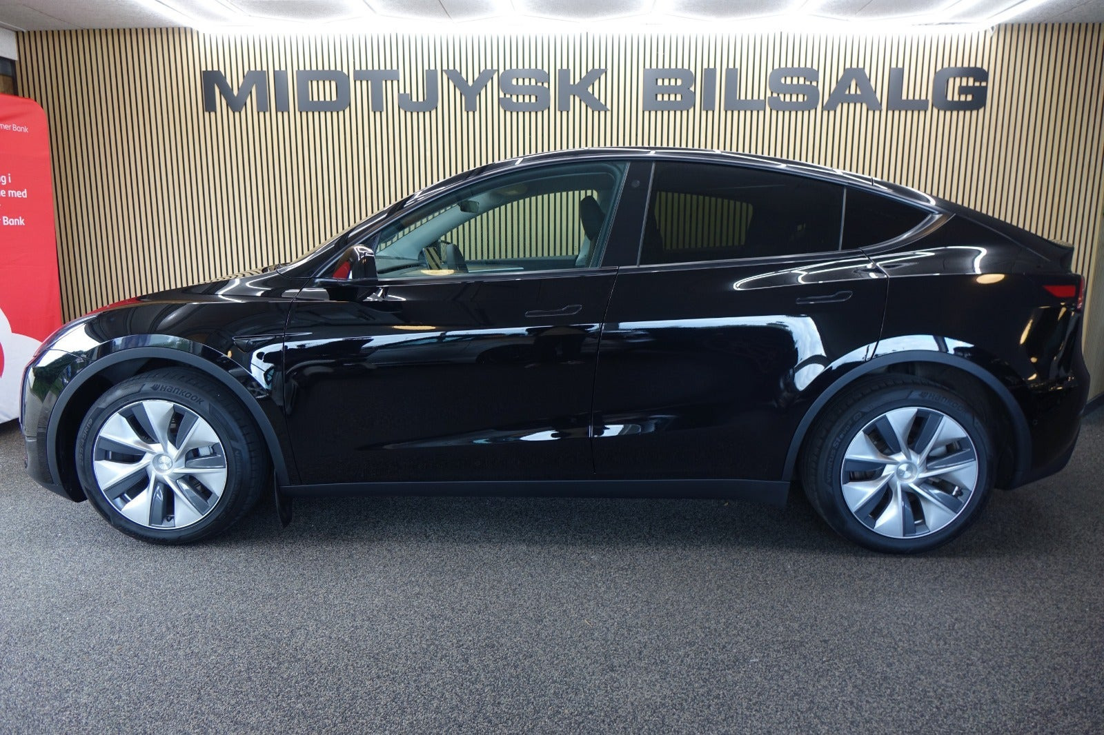 Sort Tesla Model Y fra 2023