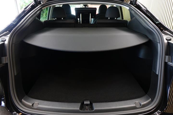 Sort Tesla Model Y fra 2023
