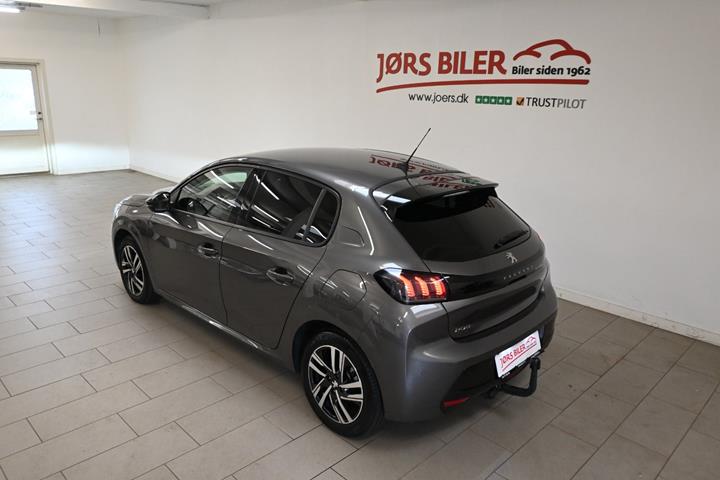 Grå Peugeot 208 fra 2023