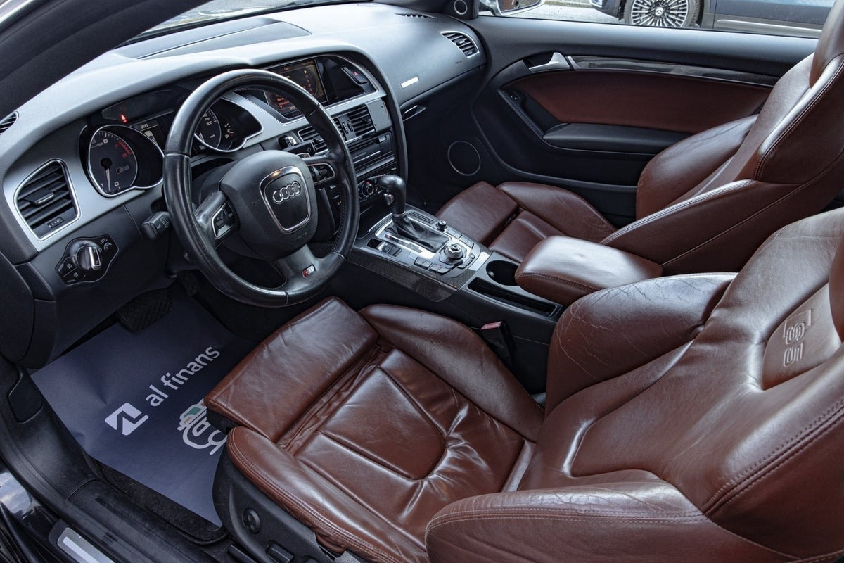 Sort Audi S5 fra 2010