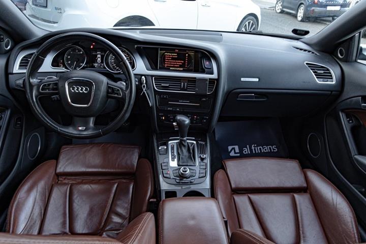 Sort Audi S5 fra 2010