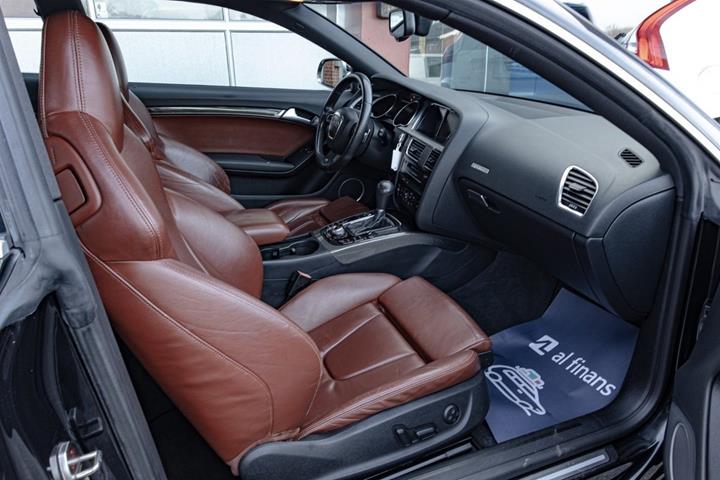 Sort Audi S5 fra 2010
