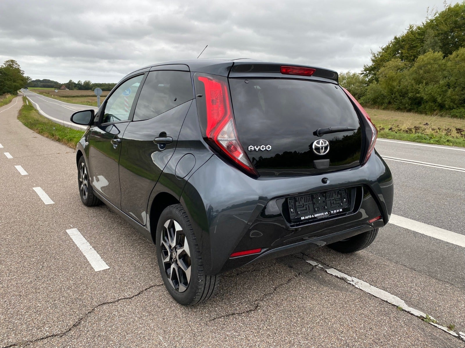 Grå Toyota Aygo fra 2021