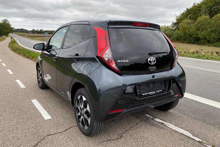 Grå Toyota Aygo fra 2021