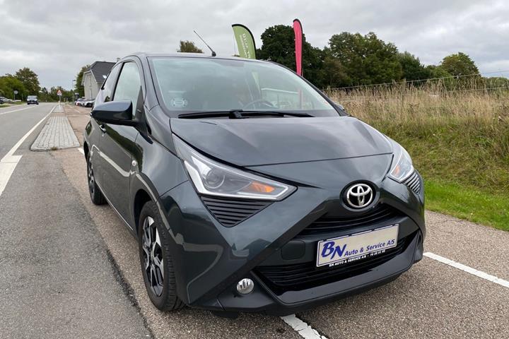 Grå Toyota Aygo fra 2021