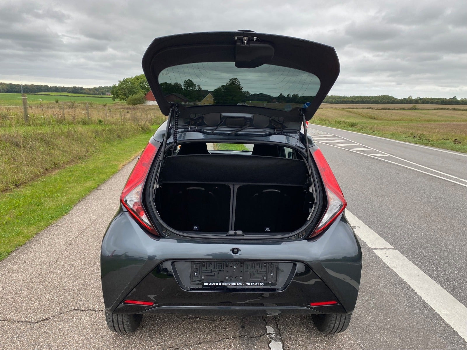Grå Toyota Aygo fra 2021