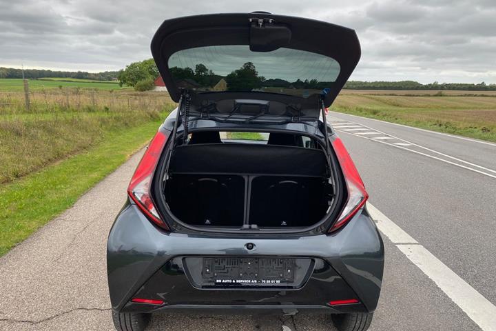 Grå Toyota Aygo fra 2021