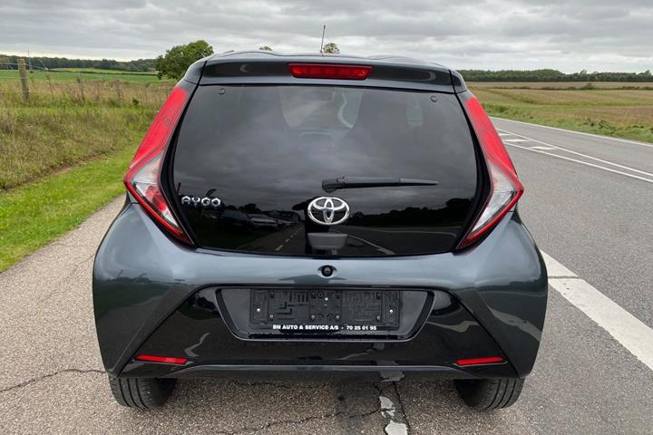 Grå Toyota Aygo fra 2021