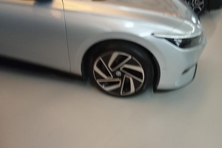 Sølv VW ID.7 fra 2025