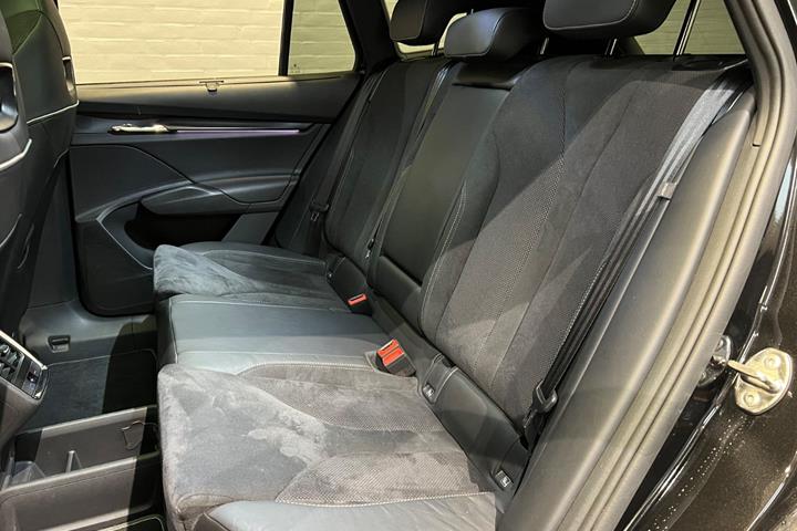 Sort Skoda Enyaq fra 2025