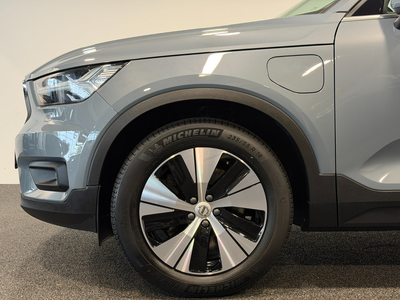 Blå Volvo XC40 fra 2021