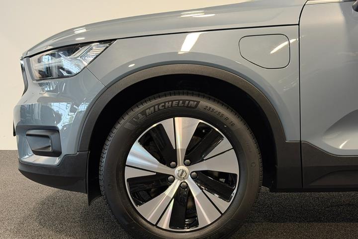 Blå Volvo XC40 fra 2021
