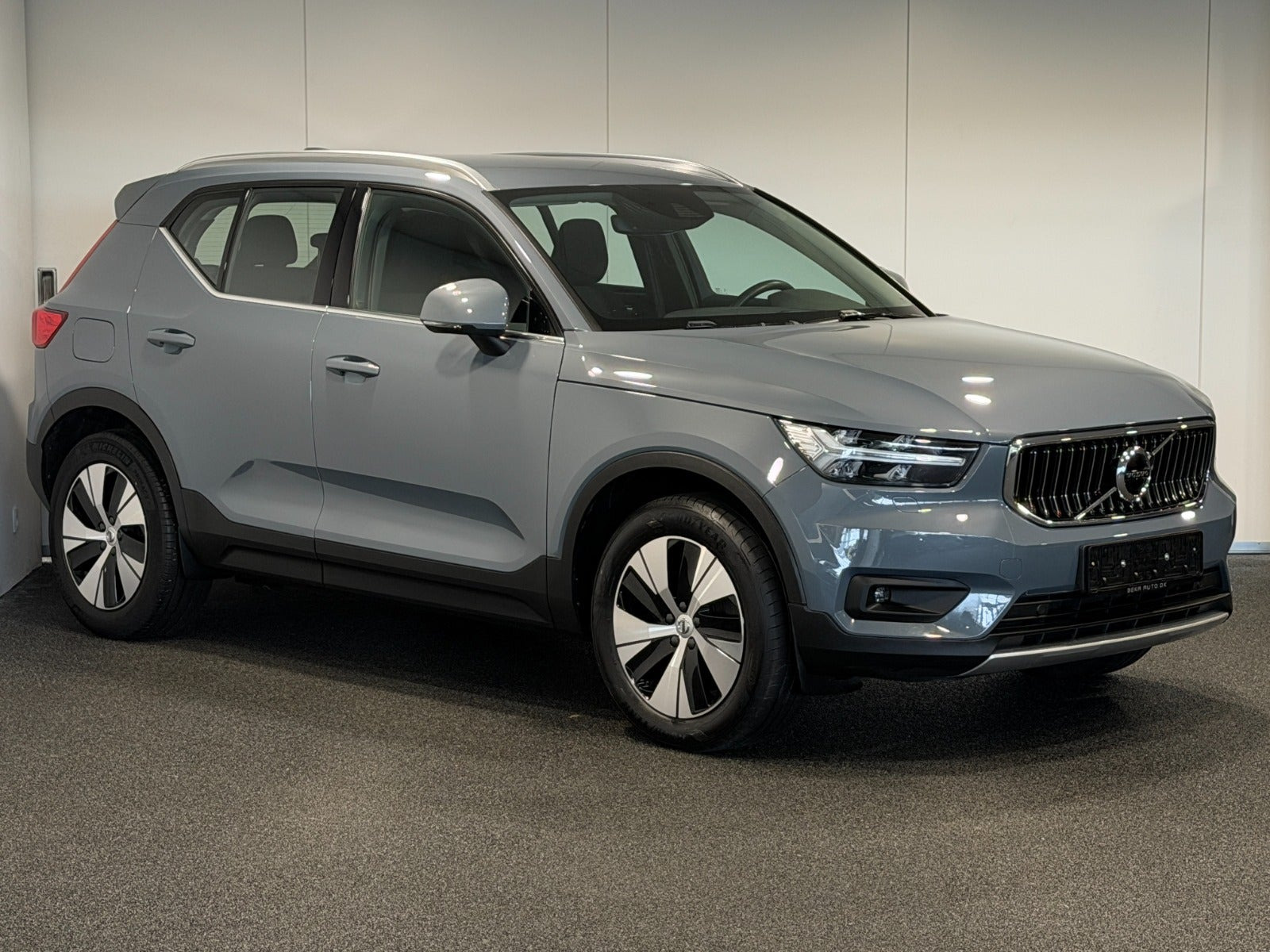 Blå Volvo XC40 fra 2021