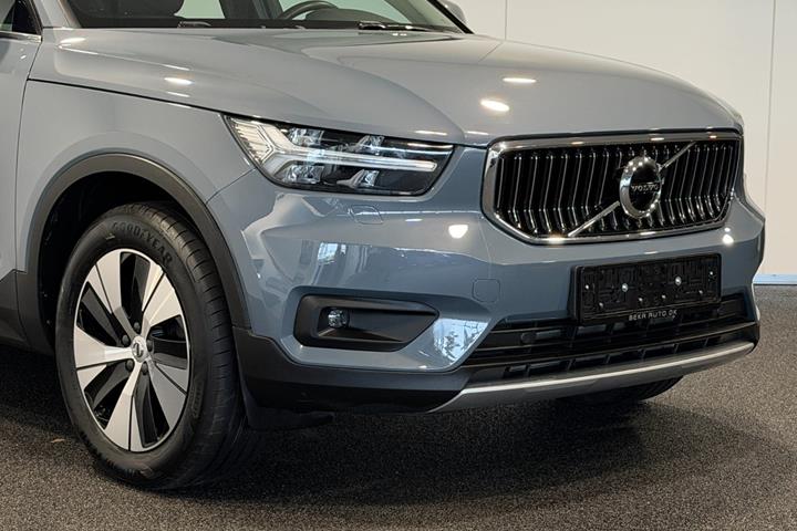 Blå Volvo XC40 fra 2021