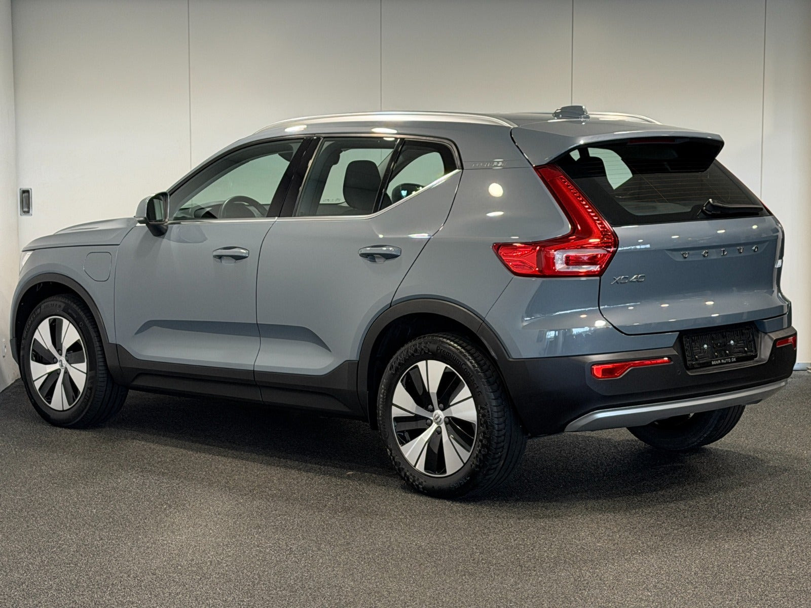 Blå Volvo XC40 fra 2021