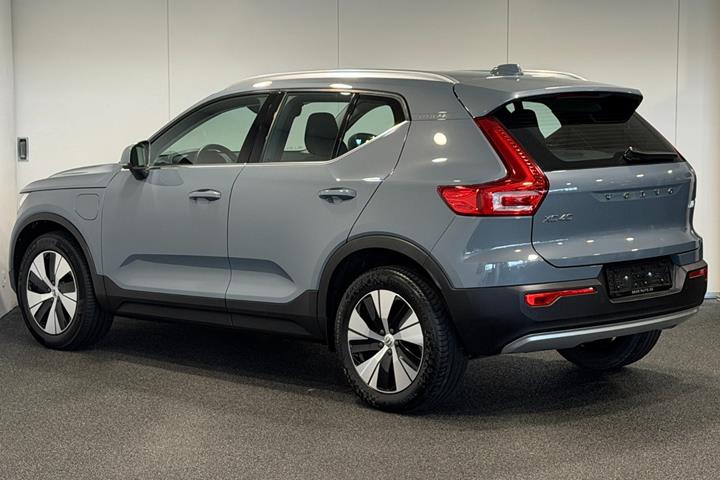 Blå Volvo XC40 fra 2021