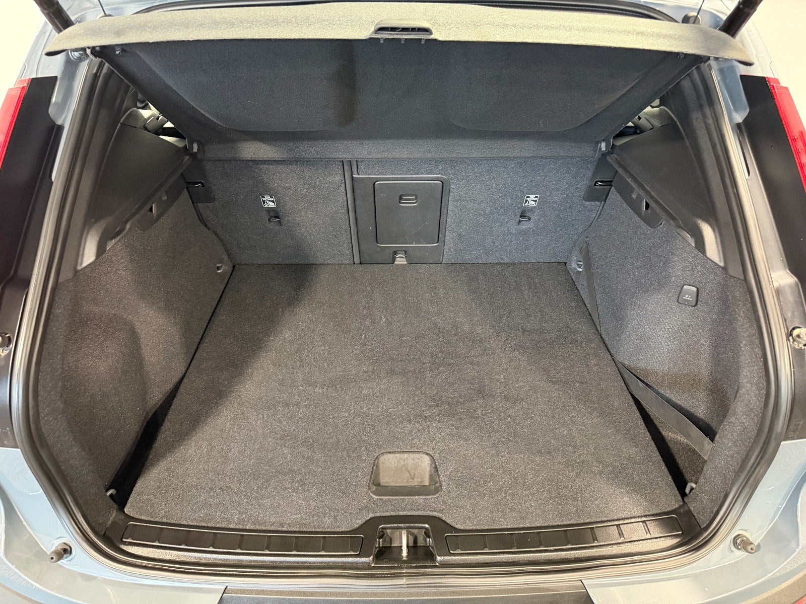 Blå Volvo XC40 fra 2021