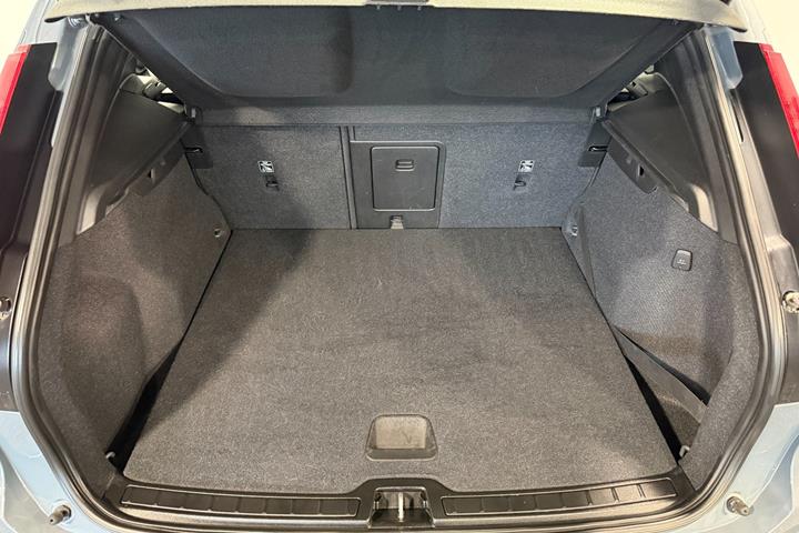 Blå Volvo XC40 fra 2021
