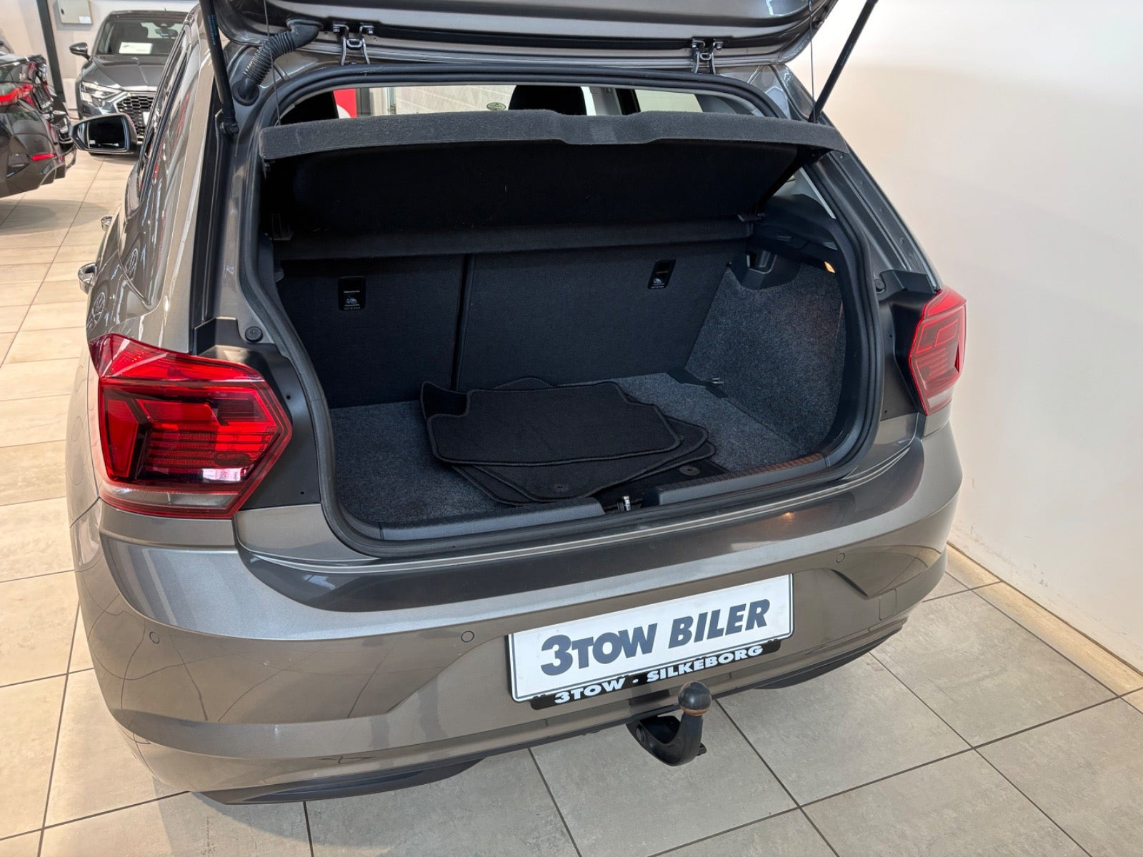 Grå VW Polo fra 2019