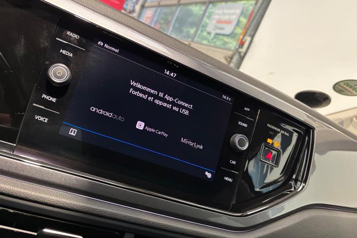 Grå VW Polo fra 2019