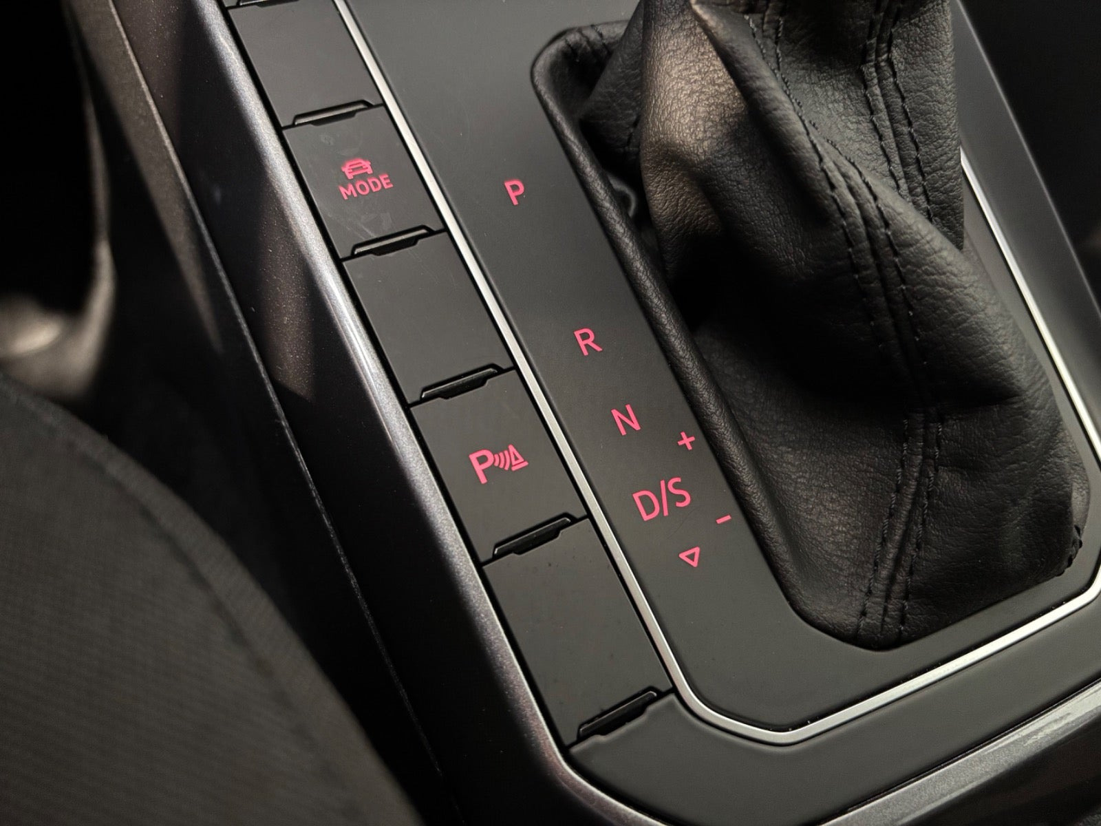Grå VW Polo fra 2019