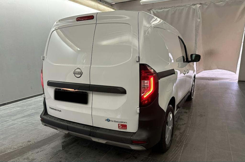 Hvid Nissan Townstar fra 2023