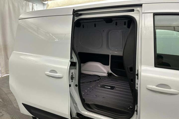 Hvid Nissan Townstar fra 2023