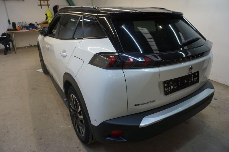 Sort Peugeot e-2008 fra 2021