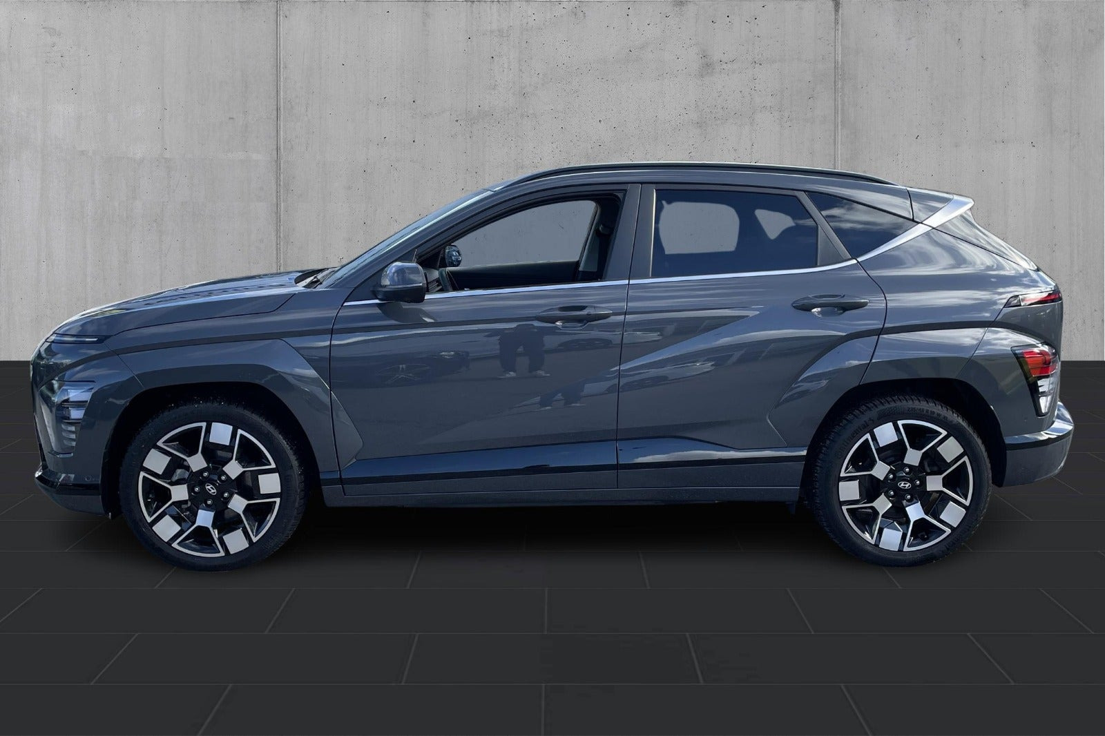 Grå Hyundai Kona fra 2024