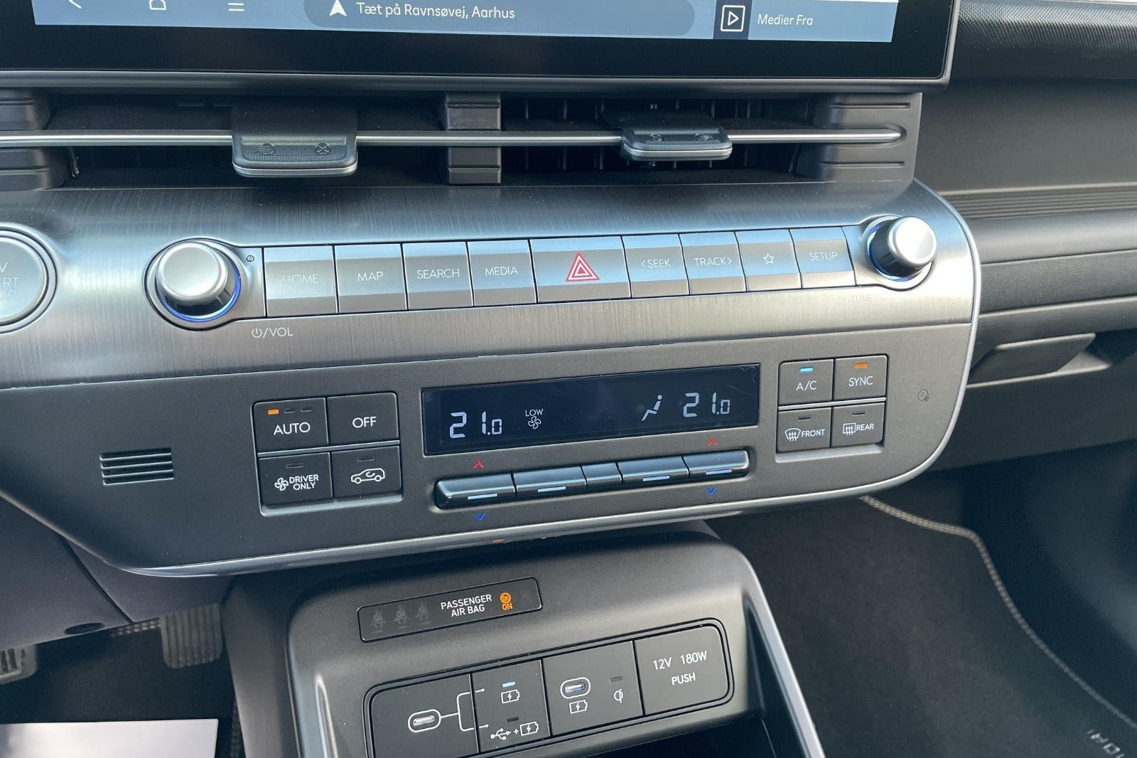 Grå Hyundai Kona fra 2024